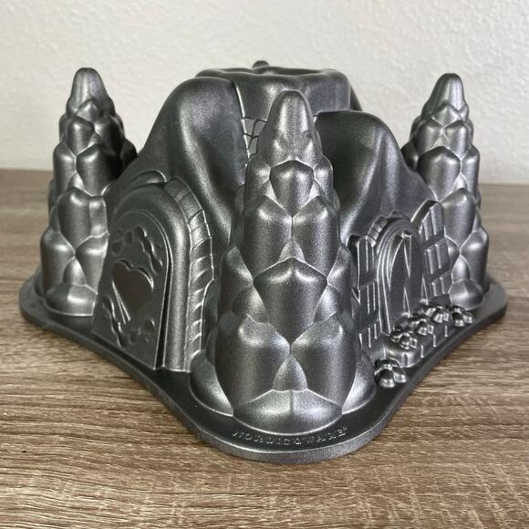 Nordic Ware Castle Bundt Cake Pan 10 Cup Cast Aluminum Mold Fantasy Design - Picture 6 of 15